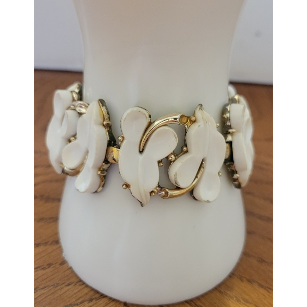 Vtg Estate Bracelet Molded White Leaves Shaped Evening Party Fashion Jewelry